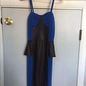 Beautiful royal blue and leather unit detail !